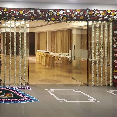 Hotel Utsav Deluxe Pune Dış mekan fotoğraf