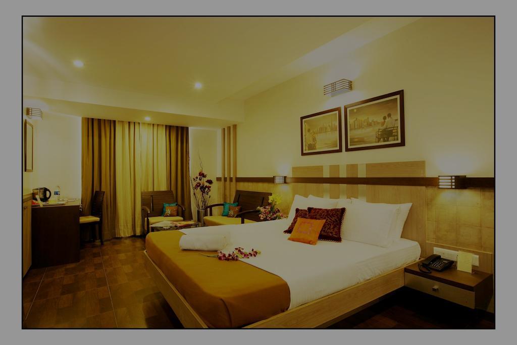 Hotel Utsav Deluxe Pune Oda fotoğraf