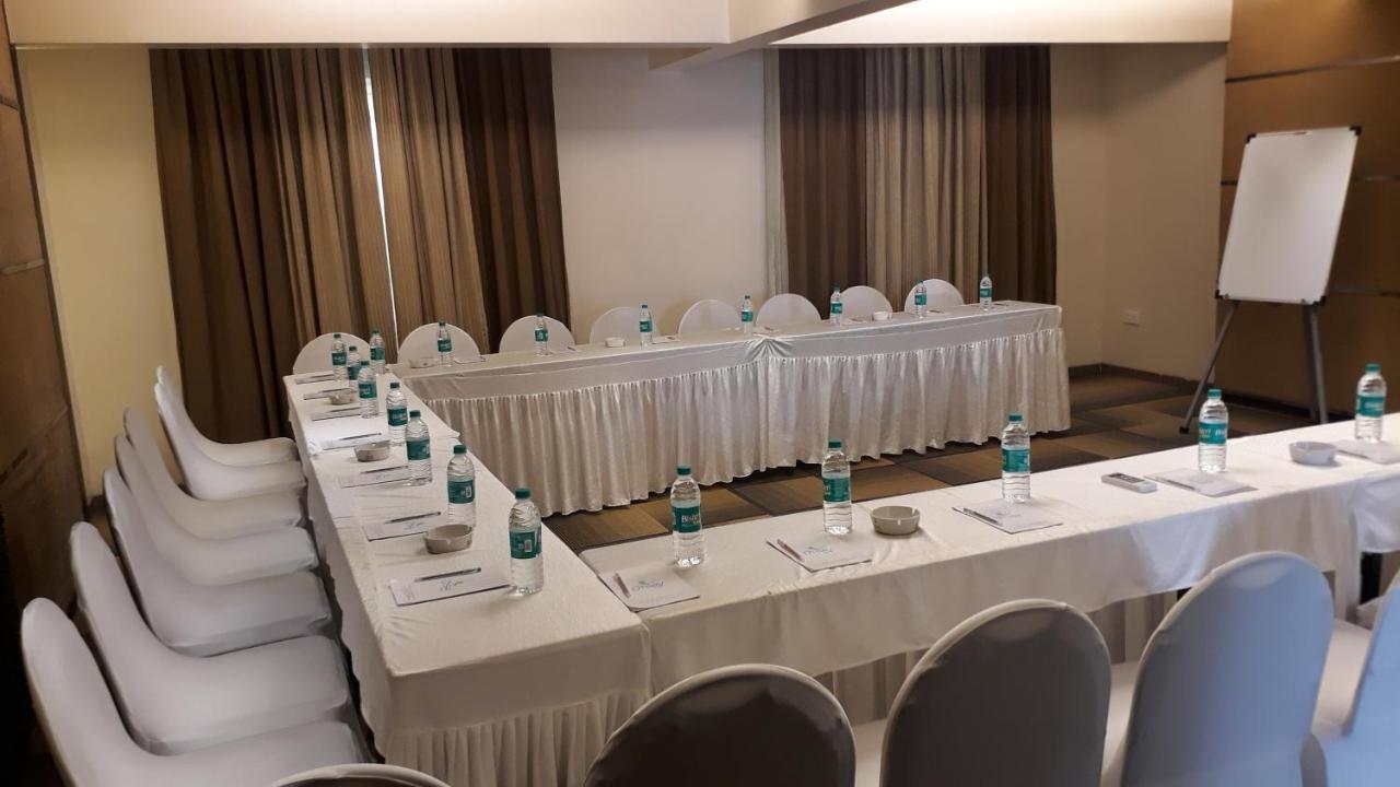Hotel Utsav Deluxe Pune Dış mekan fotoğraf