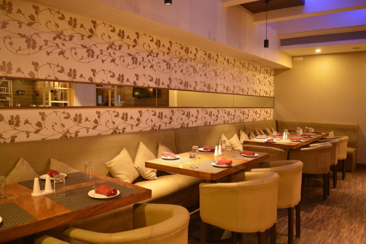 Hotel Utsav Deluxe Pune Dış mekan fotoğraf