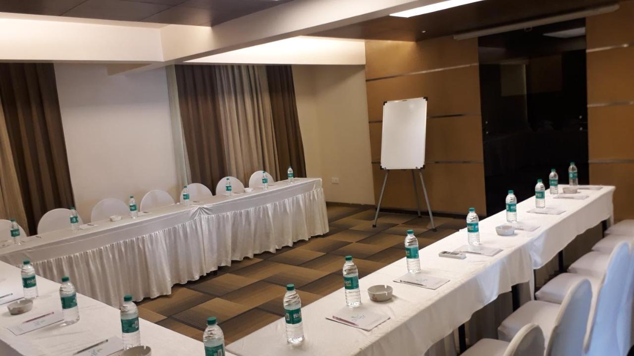 Hotel Utsav Deluxe Pune Dış mekan fotoğraf