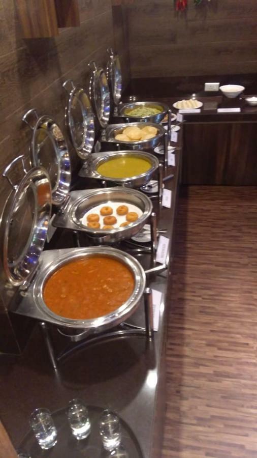 Hotel Utsav Deluxe Pune Dış mekan fotoğraf