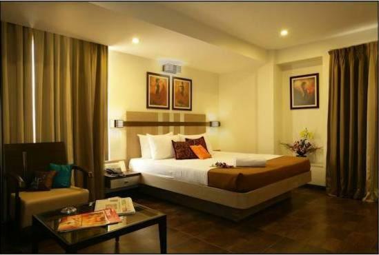 Hotel Utsav Deluxe Pune Dış mekan fotoğraf